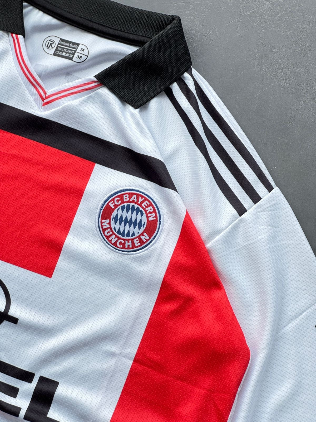 Muller #25 | Bayern Munich | Five Sleeves | Embroidery Logos