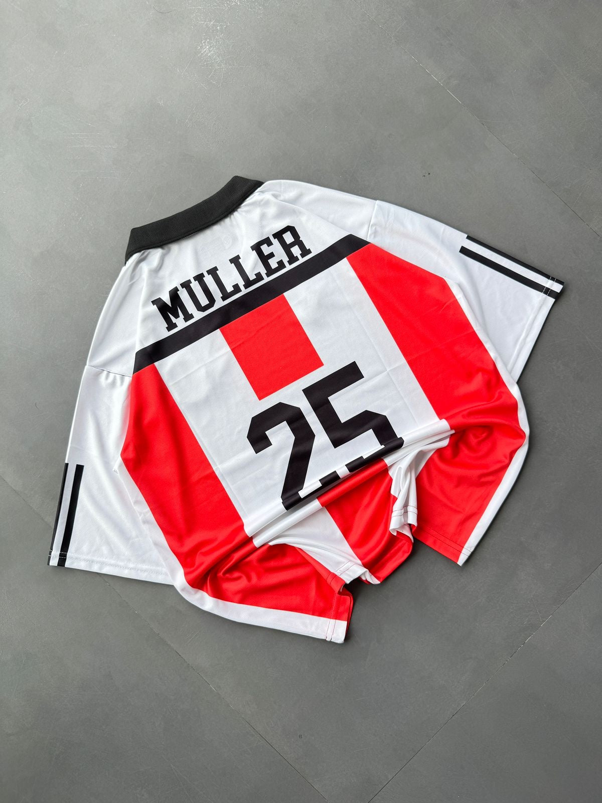 Muller #25 | Bayern Munich | Five Sleeves | Embroidery Logos