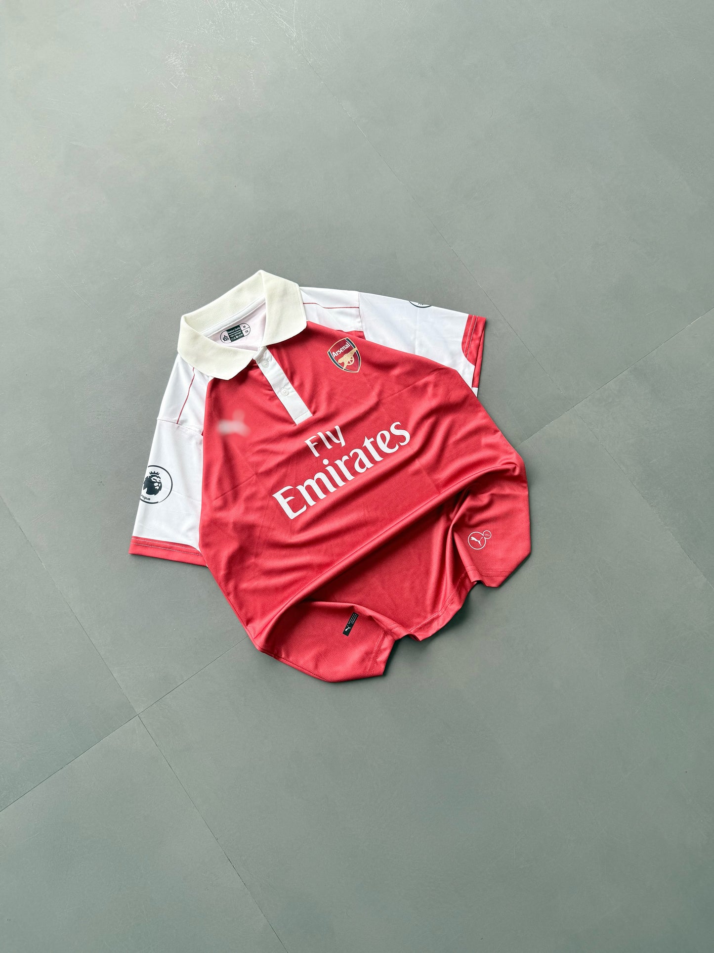 Özil #11 Arsenal Home Jersey 2017/18 – Classic Collar Edition
