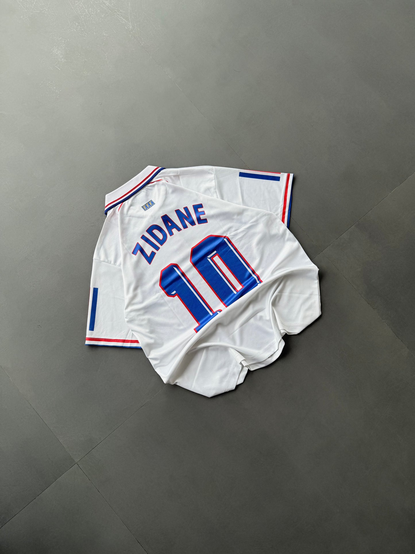 Zidane #10 France 1998 Away Classic Jersey – Button Collar Edition
