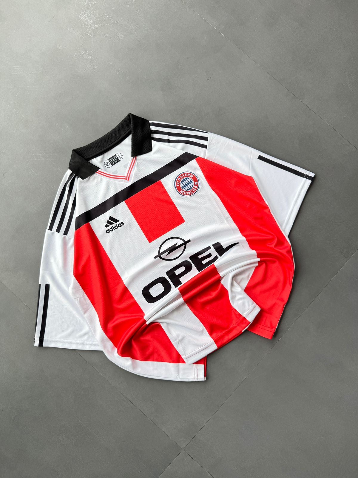 Muller #25 | Bayern Munich | Five Sleeves | Embroidery Logos